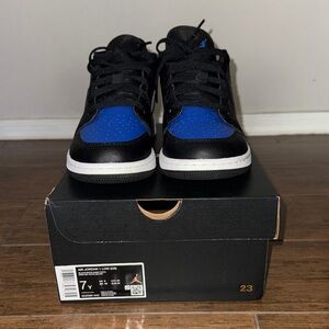 Jordan Kids Black and Blue Low-Top Sneakers